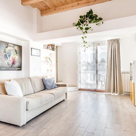 Apartmán Attico Trilocale In Zona Farnesina Řím Exteriér fotografie