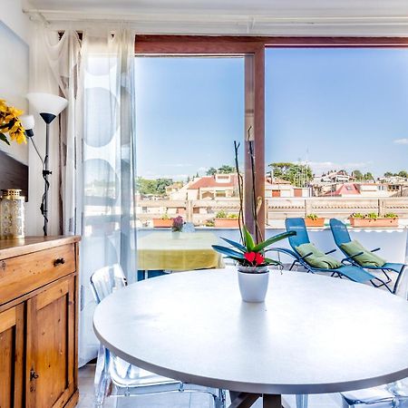 Apartmán Attico Trilocale In Zona Farnesina Řím Exteriér fotografie